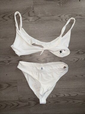 Tie-Front White Bikini Set - Classic Two-Piece Swimwear